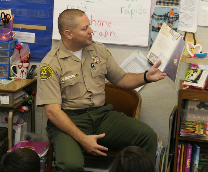 Sheriff%20Department%20reading%20at%20Hawaiian%20Gardens%20Schools20120302_024