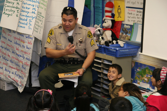 Sheriff%20Department%20reading%20at%20Hawaiian%20Gardens%20Schools20120302_045