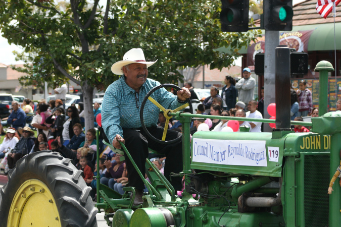 Hawaiian%20Gardens%20Anniversary%20parade%20and%20Carnival04142012_266