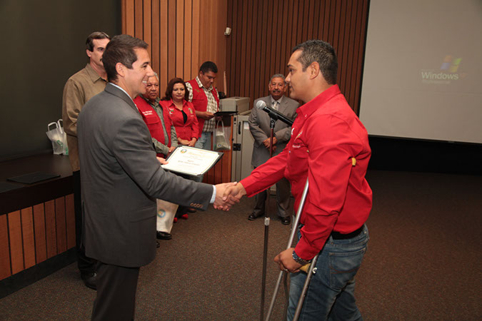 24-Hawaiian-Gardens-city-council-meeting-041213