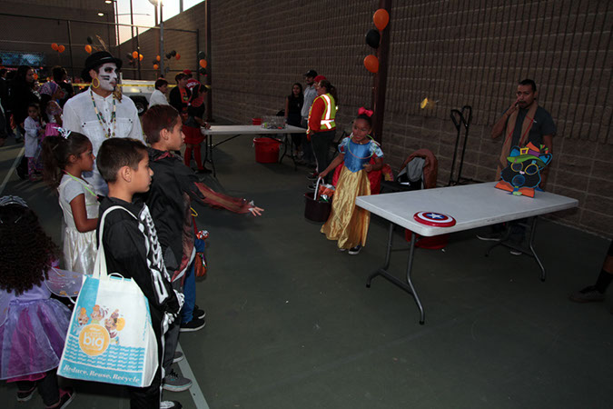 32-Hawaiian-Gardens-City-halloween-program-2013