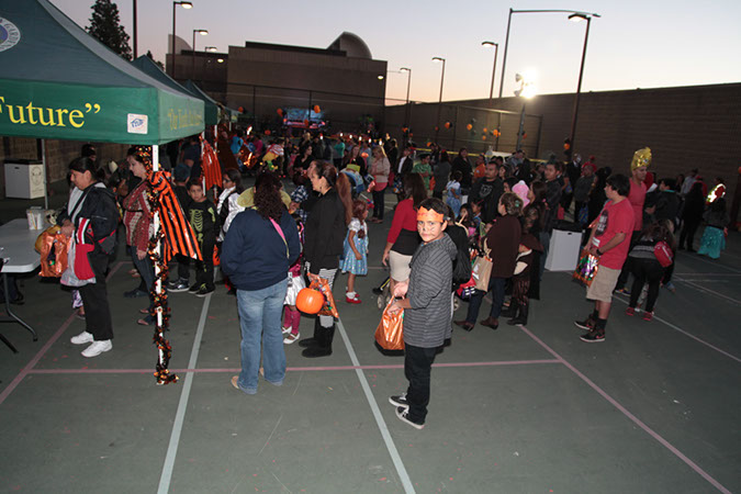 40-Hawaiian-Gardens-City-halloween-program-2013