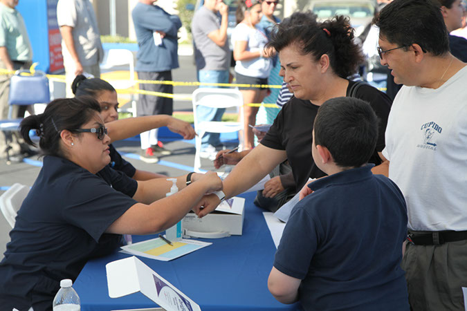 04-Hawaiian-Gardens-health-fair-2013