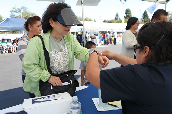 35-Hawaiian-Gardens-health-fair-2013