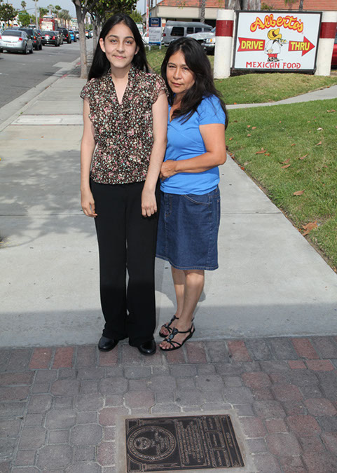 05-Hawaiian-Gardens-mayors-walk-of-achievement-2013