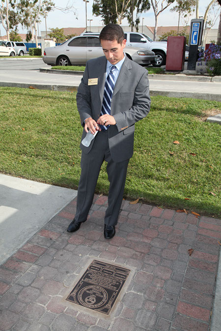 08-Hawaiian-Gardens-mayors-walk-of-achievement-2013