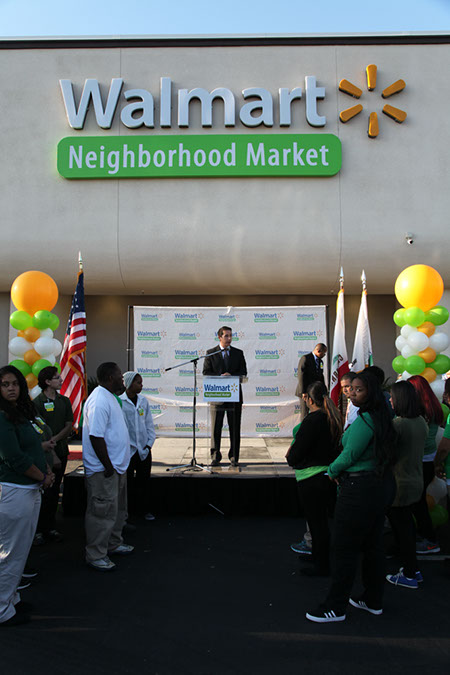 28-Hawaiian-Gardens-Walmart-Grand-Opening