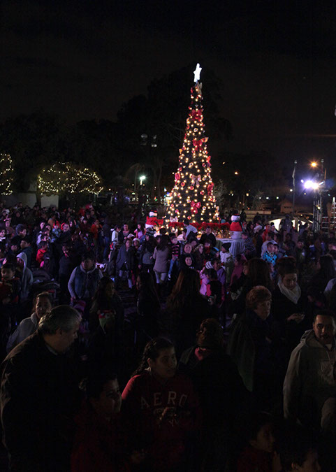 022-Hawaiian-Gardens-City-Christmas-2013