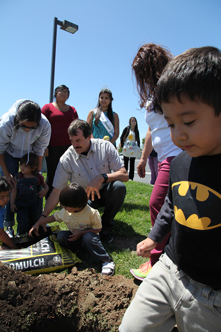 %_tempFileName47-Hawaiian-Gardens-arbor-day-2013%