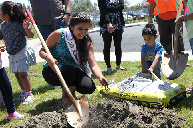 %_tempFileName54-Hawaiian-Gardens-arbor-day-2013%