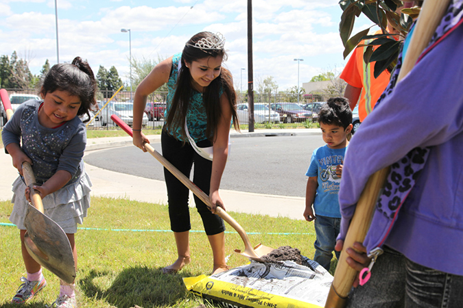 %_tempFileName55-Hawaiian-Gardens-arbor-day-2013%