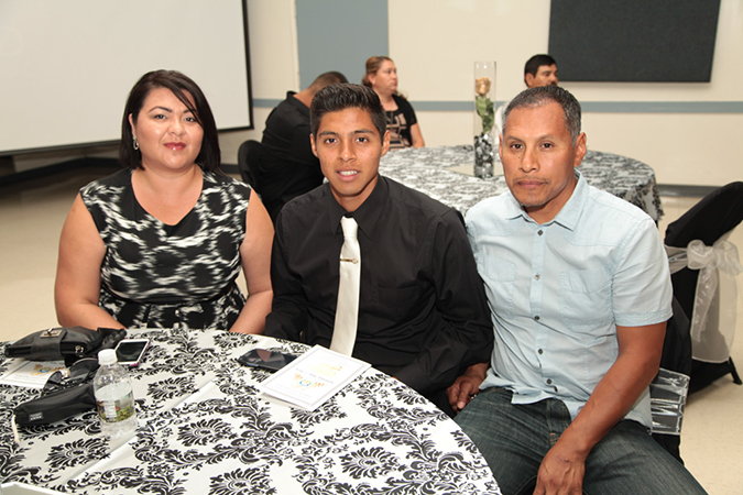 %_tempFileName015-Hawaiian-Gardens-scholarship-dinner-2014%