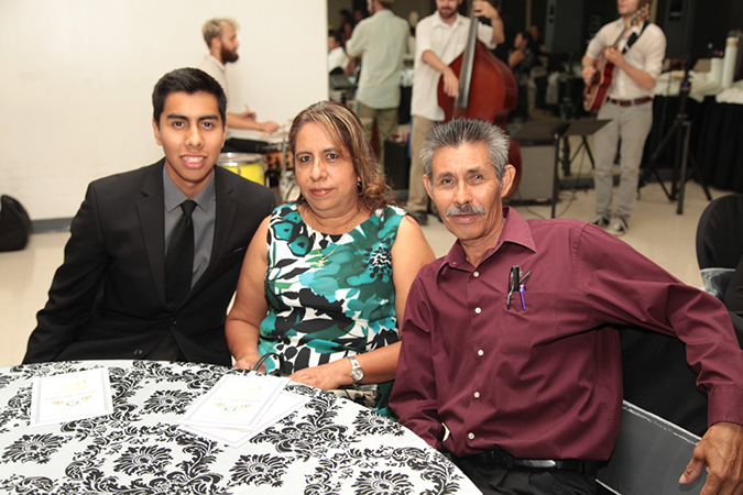 %_tempFileName018-Hawaiian-Gardens-scholarship-dinner-2014%