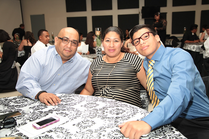 %_tempFileName021-Hawaiian-Gardens-scholarship-dinner-2014%