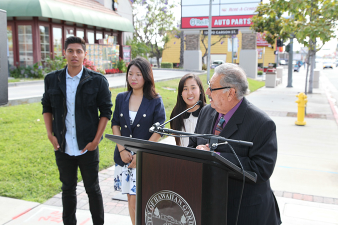 %_tempFileName06-Hawaiian-Gardens-Mayors-walk-of-achievement-2014%