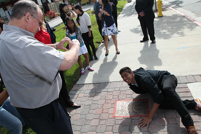 %_tempFileName17-Hawaiian-Gardens-Mayors-walk-of-achievement-2014%