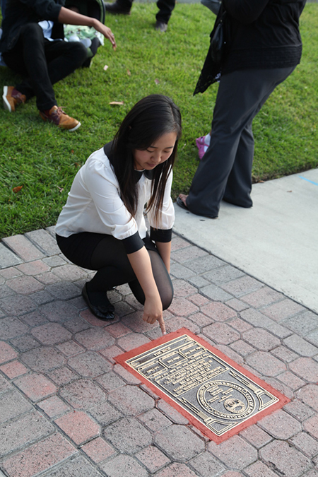 %_tempFileName20-Hawaiian-Gardens-Mayors-walk-of-achievement-2014%